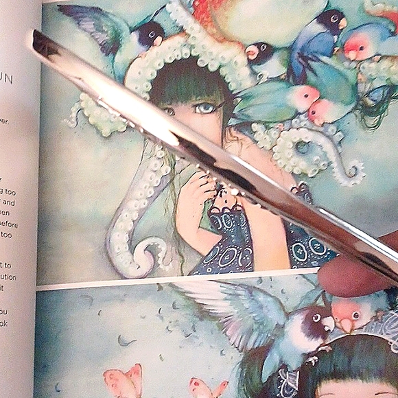 Antique silver rose embellished handheld mirror - Picture 4 of 6